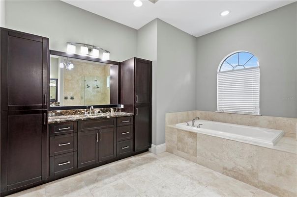 Bathroom, Dual Sink Vanities, Interior, Recessed Lighting