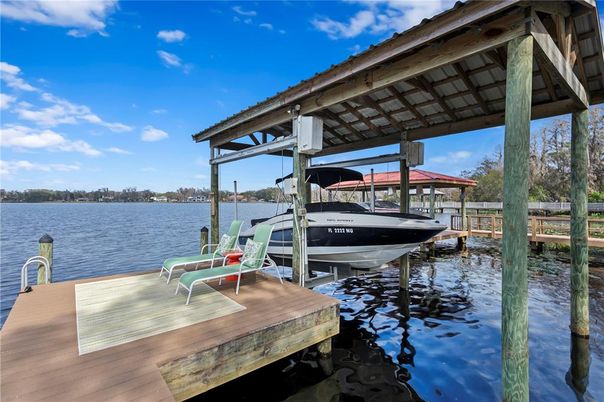Exterior, Lake