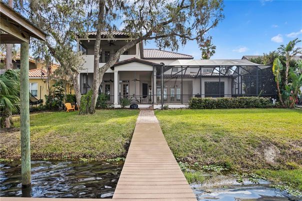 Exterior, Lake