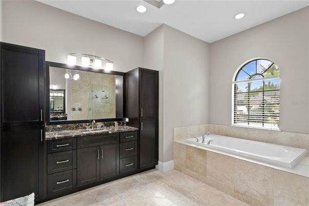 Bathroom, Dual Sink Vanities, Interior, Recessed Lighting