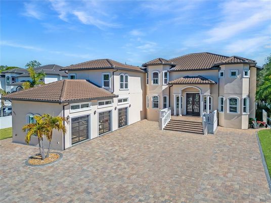 Attached, Exterior, Facade, Mediterranean