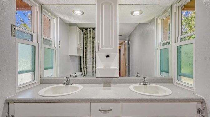 Bathroom, Dual Sink Vanities, Interior, Recessed Lighting