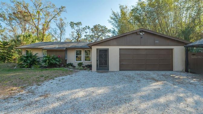 Attached, Exterior, Facade, Ranch