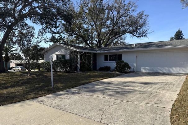 Attached, Exterior, Facade, Ranch