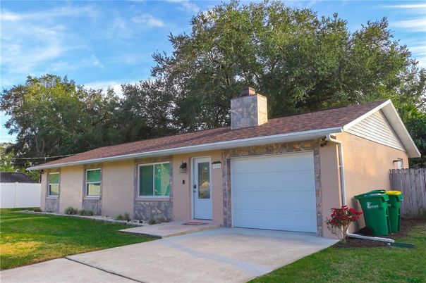 Attached, Exterior, Facade, Ranch