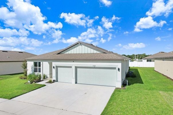 Attached, Exterior, Facade, Ranch