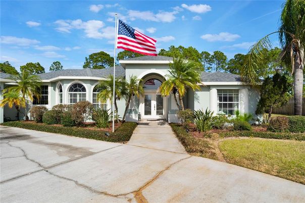 Exterior, Facade, Ranch