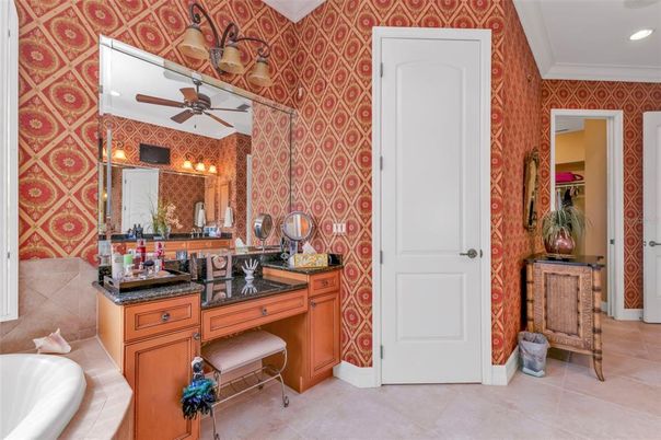Bathroom, Dual Sink Vanities, Interior, Recessed Lighting