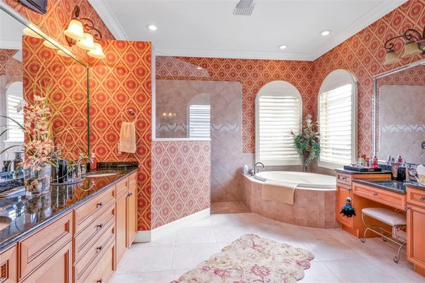 Bathroom, Dual Sink Vanities, Interior, Recessed Lighting