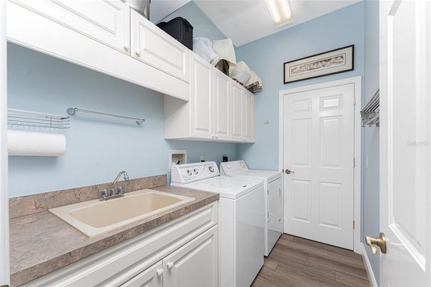 Interior, Washer, Wood Texture Flooring