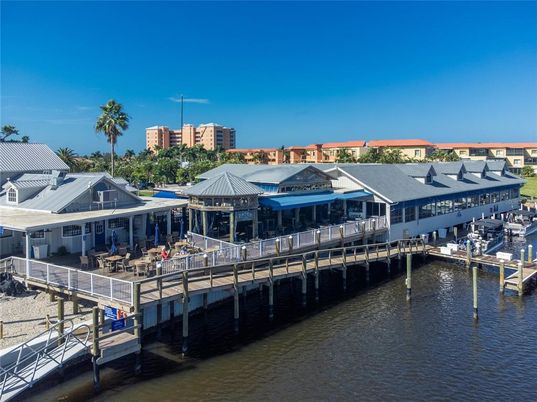 Exterior, Lake