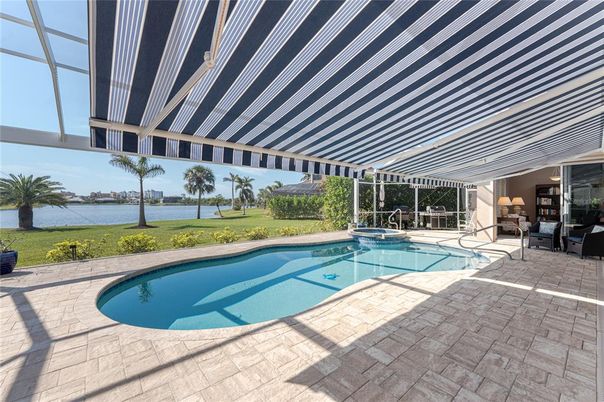 Exterior, Interior, Pool, Sun Room, Water