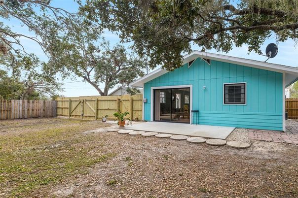 Backyard, Exterior