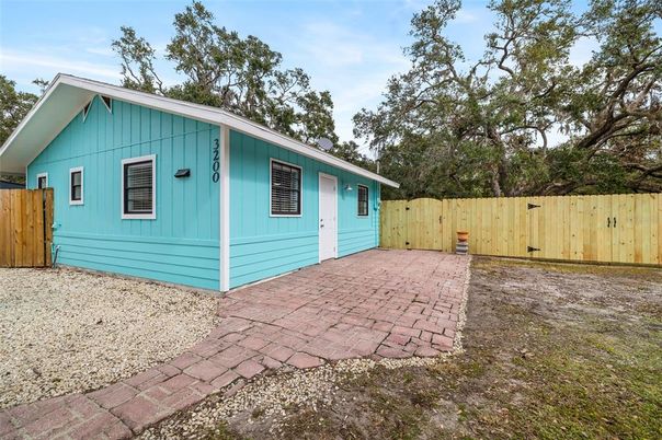 Backyard, Exterior
