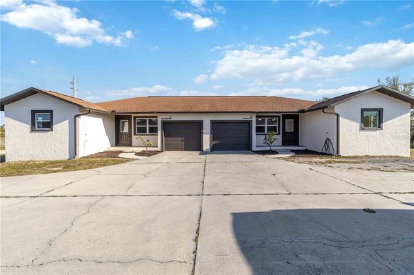 Attached, Exterior, Facade, Ranch