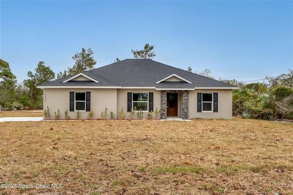 Backyard, Exterior, Facade, Ranch