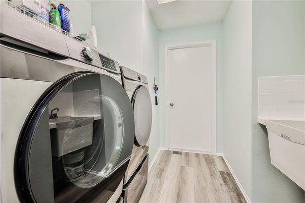 Interior, Utility Closets, Washer, Wood Texture Flooring