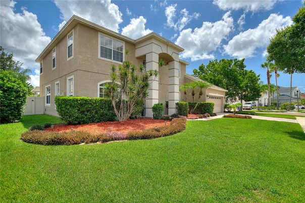 Attached, Backyard, Exterior, Facade, Modern