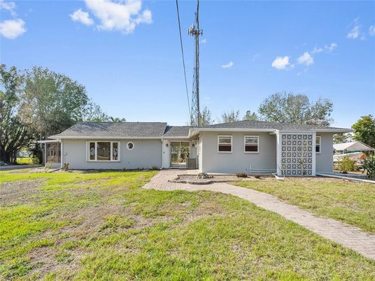 Backyard, Exterior, Facade, Ranch