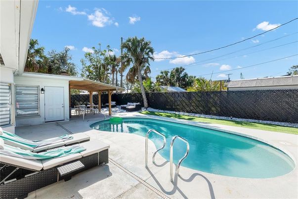 Exterior, Pool