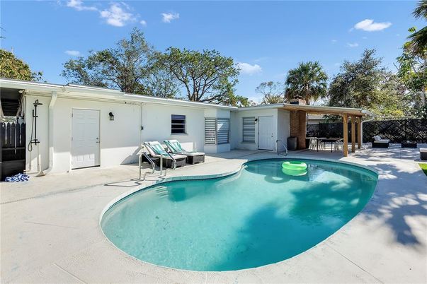 Exterior, Pool