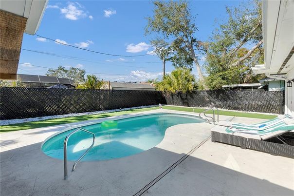 Exterior, Pool