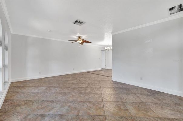 Empty room, Interior