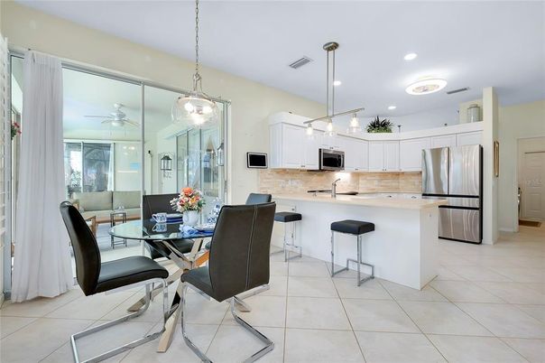 Dining room, Interior, Kitchen, Pendant Lights, Recessed Lighting, Stainless Steel Appliances