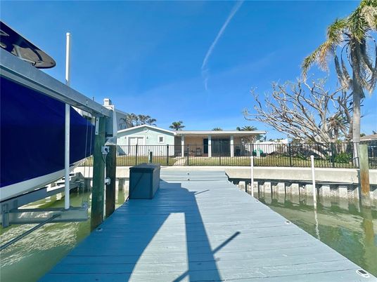 Exterior, Lake