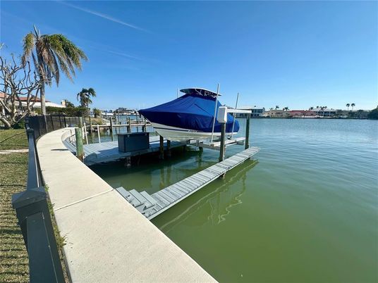 Exterior, Lake