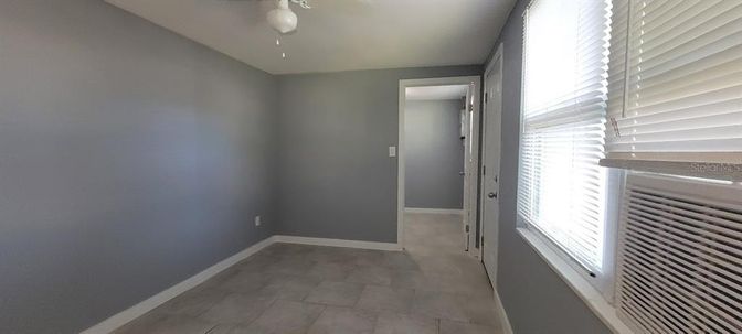 Empty room, Interior