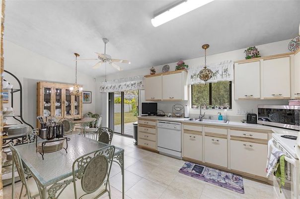 Dining room, Interior, Kitchen, Pendant Lights