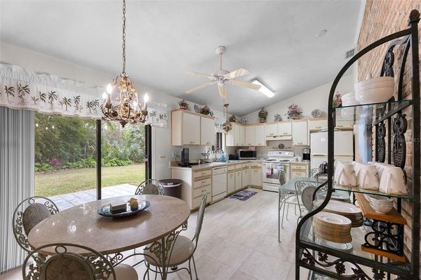 Chandelier, Dining room, Interior, Kitchen, Pendant Lights