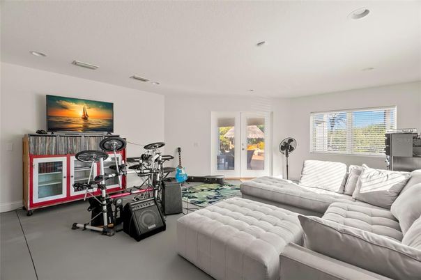 Fitness Equipment, Interior, Living room, Recessed Lighting