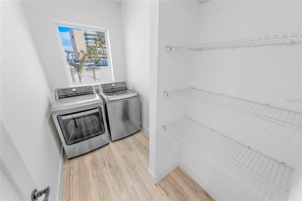 Interior, Utility Closets, Washer, Wood Texture Flooring