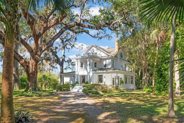 Backyard, Exterior, Facade, Queen Anne Victorian