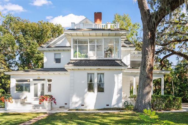 Exterior, Facade, American Foursquare