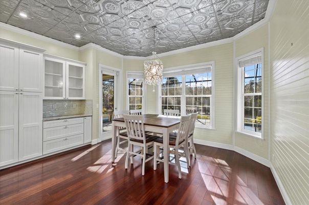 Chandelier, Dining room, Interior, Recessed Lighting, Wood Texture Flooring