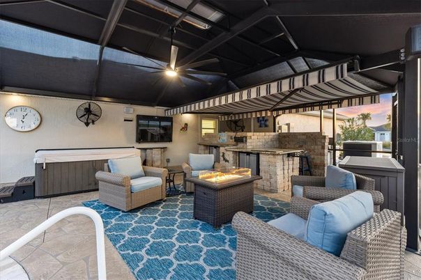 Exterior, Hot Tub