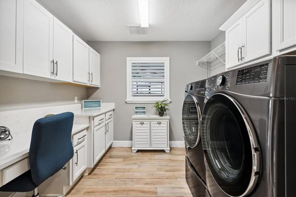 Interior, Washer, Wood Texture Flooring