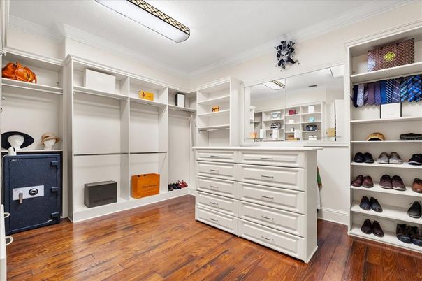 Interior, Walk-in Closets, Wood Texture Flooring