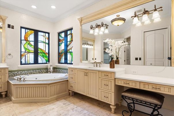 Bathroom, Dual Sink Vanities, Interior, Recessed Lighting