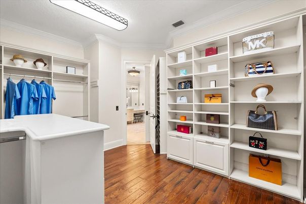 Interior, Walk-in Closets, Wood Texture Flooring