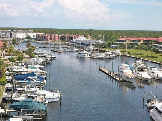Exterior, Lake