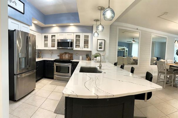 Dining room, Interior, Kitchen, Pendant Lights, Recessed Lighting, Stainless Steel Appliances