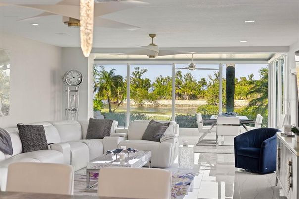 Dining room, Interior, Living room, Pendant Lights, Recessed Lighting