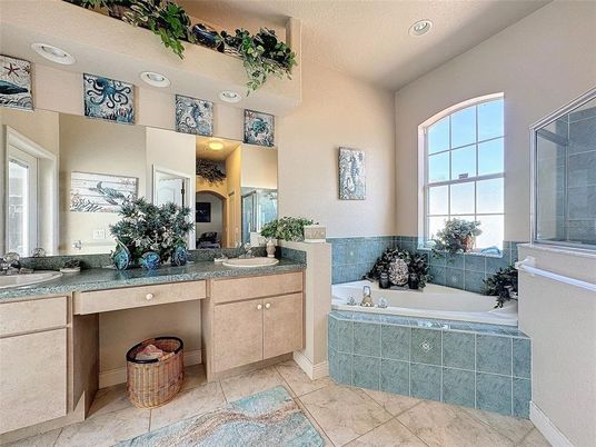 Bathroom, Dual Sink Vanities, Interior, Recessed Lighting