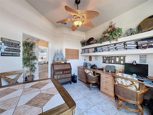 Home Office, Interior