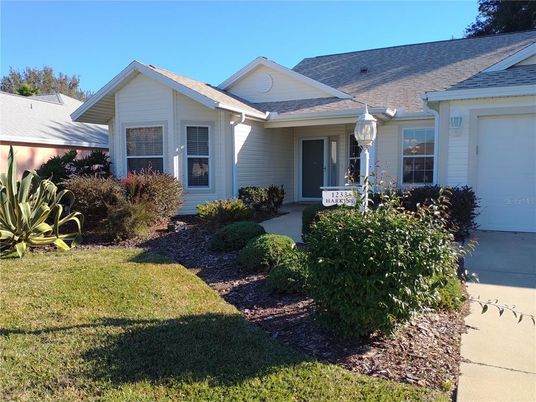 Backyard, Exterior, Facade, Ranch