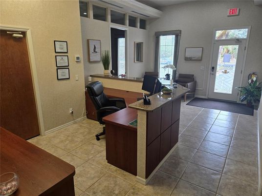 Home Office, Interior